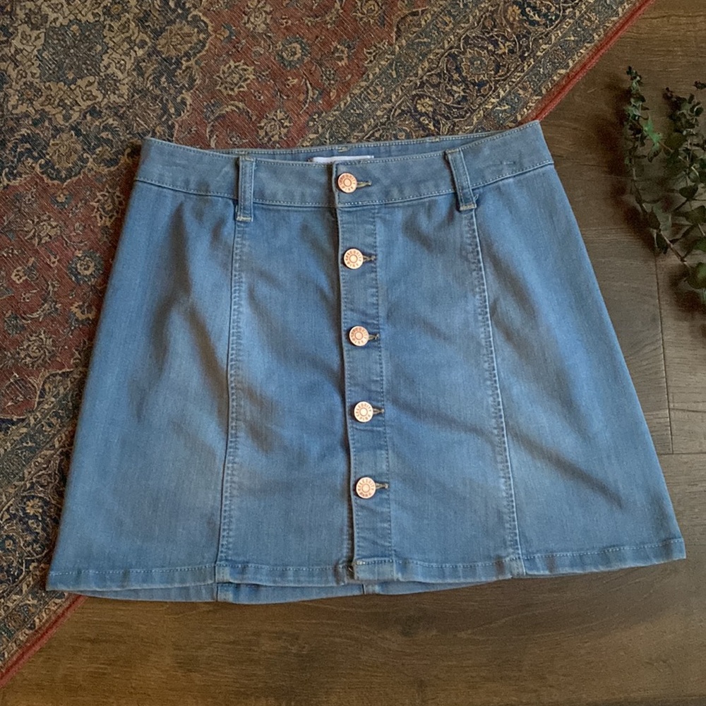 ✨NWOT✨ Celebrity Pink Jean Skirt – Size 3/26